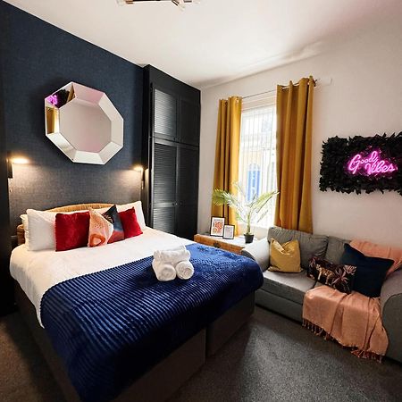 A&A Luxury Stay Rosedale St - Chic, Modern, City Centre, Neon Decor Sunderland  Ngoại thất bức ảnh