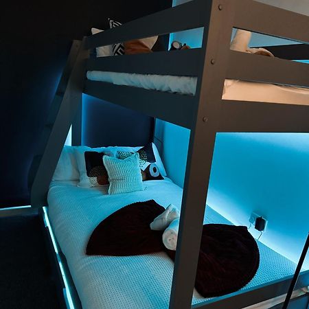 A&A Luxury Stay Rosedale St - Chic, Modern, City Centre, Neon Decor Sunderland  Ngoại thất bức ảnh