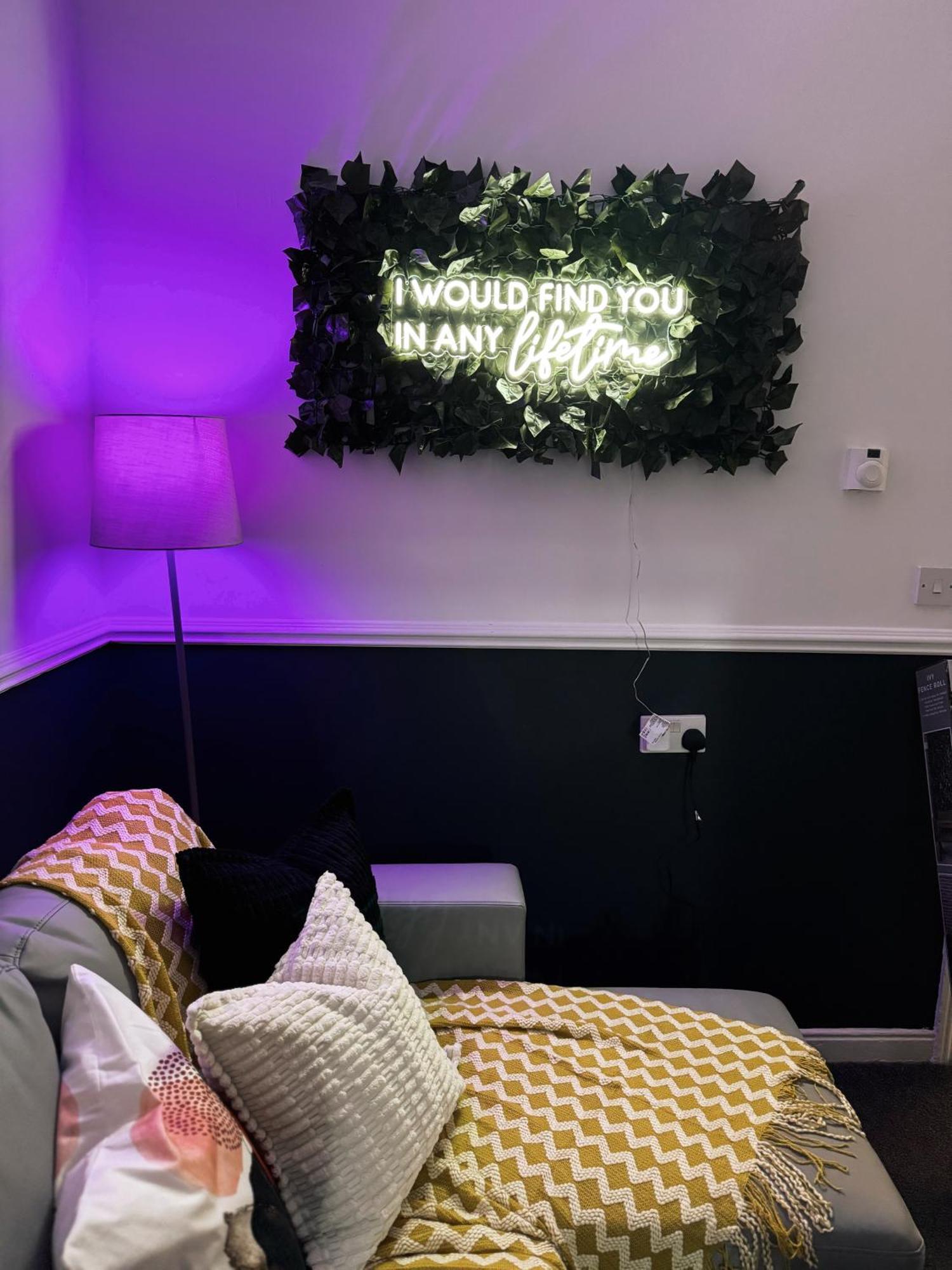A&A Luxury Stay Rosedale St - Chic, Modern, City Centre, Neon Decor Sunderland  Ngoại thất bức ảnh