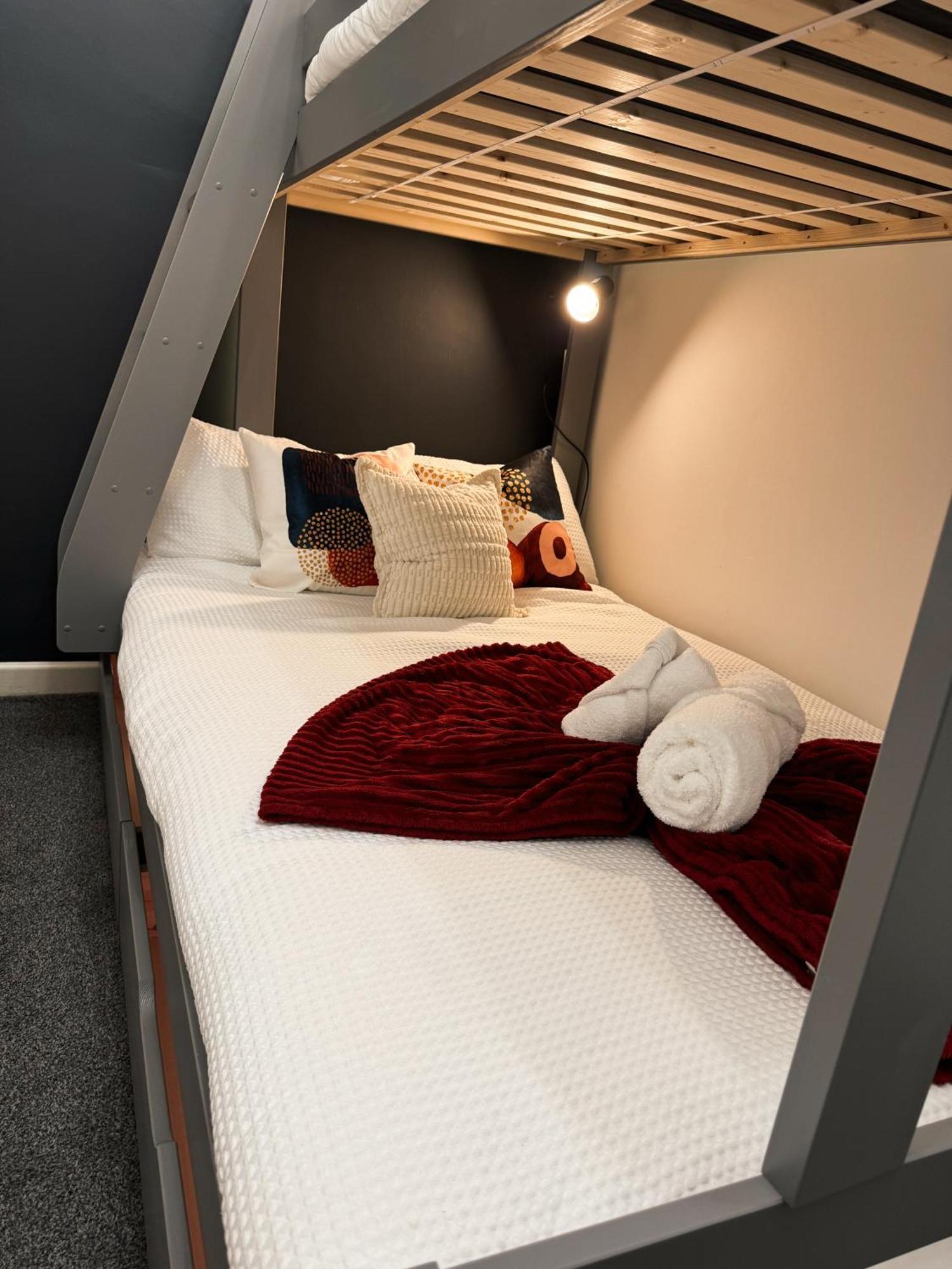 A&A Luxury Stay Rosedale St - Chic, Modern, City Centre, Neon Decor Sunderland  Ngoại thất bức ảnh