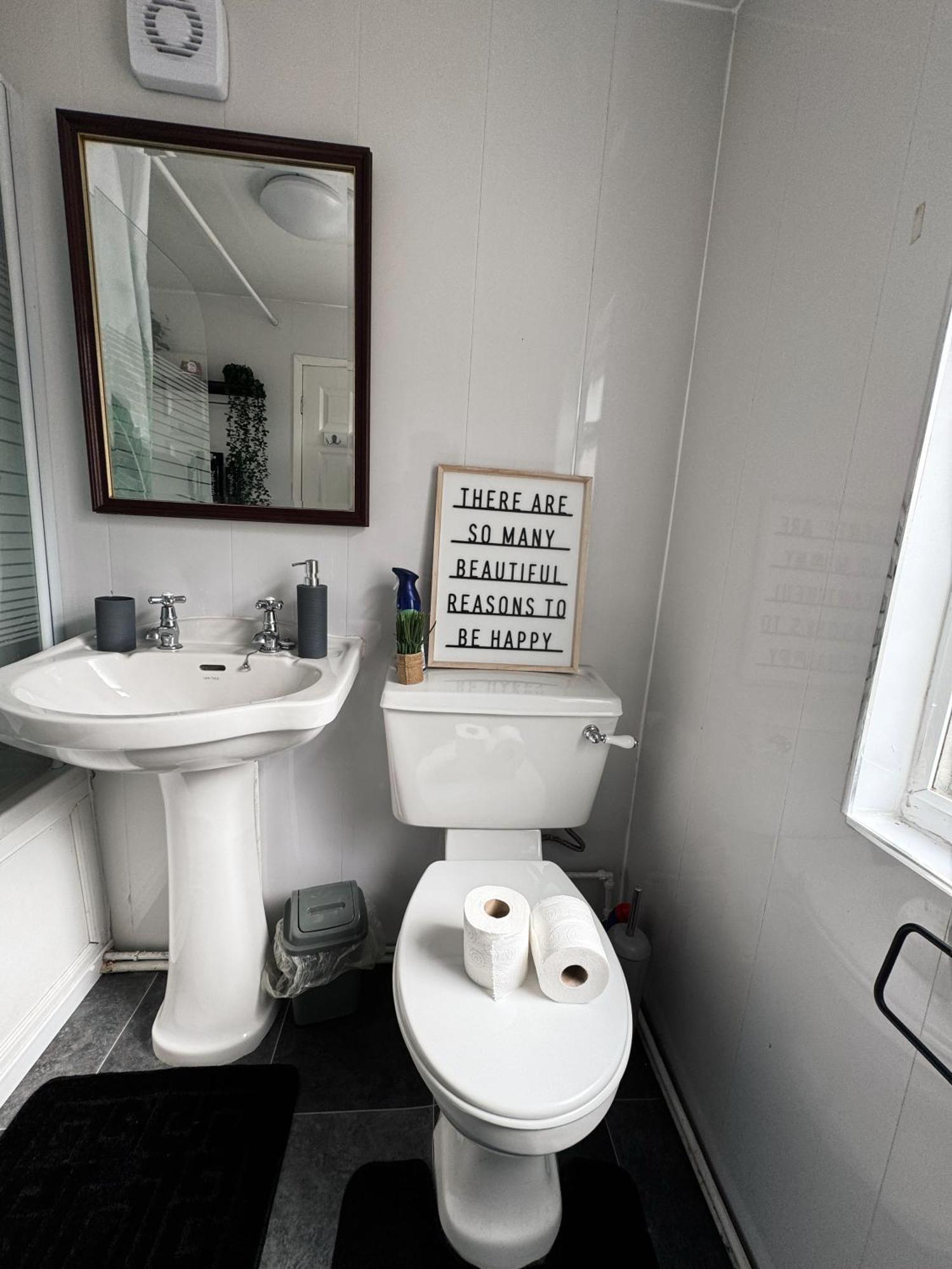 A&A Luxury Stay Rosedale St - Chic, Modern, City Centre, Neon Decor Sunderland  Ngoại thất bức ảnh