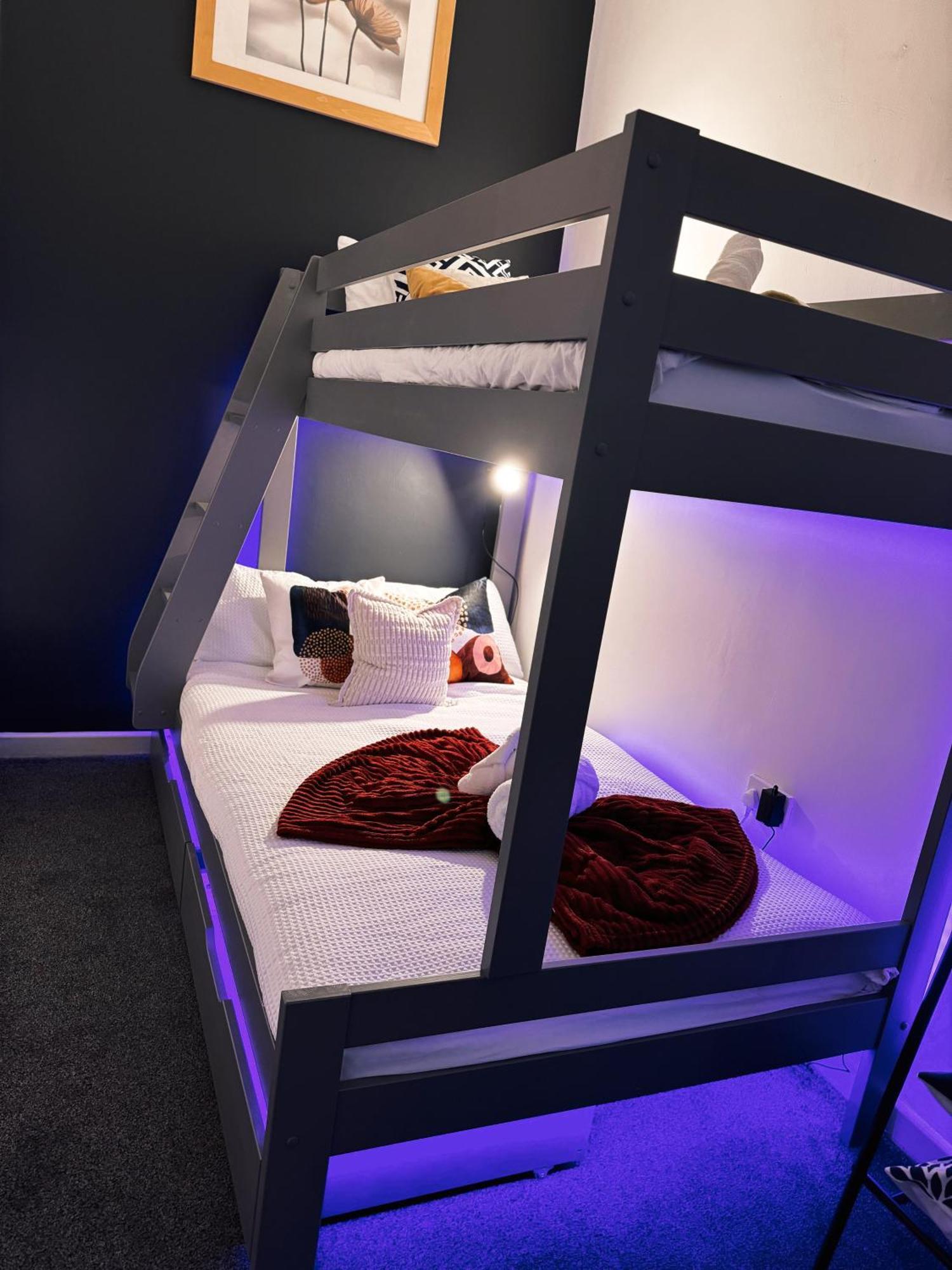 A&A Luxury Stay Rosedale St - Chic, Modern, City Centre, Neon Decor Sunderland  Ngoại thất bức ảnh